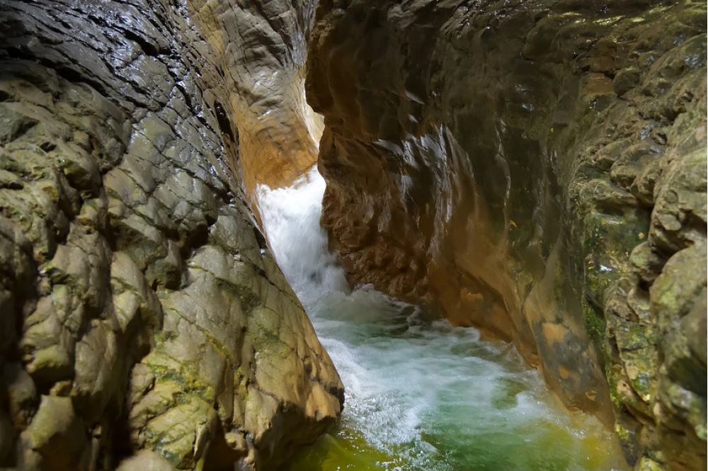 Ущелье Салтинского подземного водопада