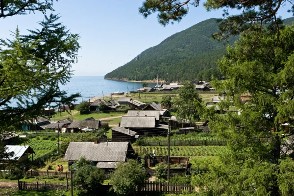 Посёлок Большие Коты на озере Байкал