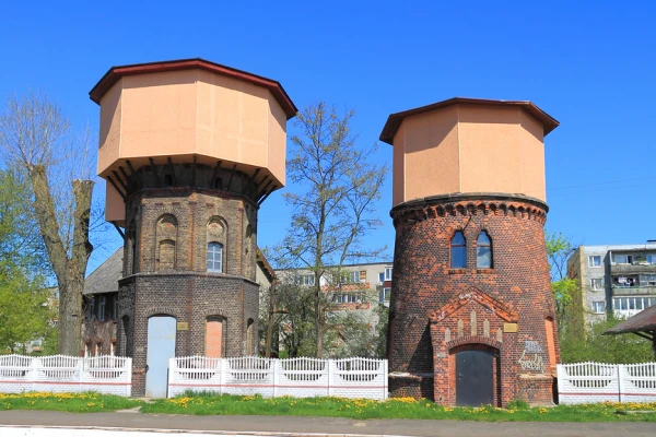 Две рядом стоящие железнодорожные водонапорные башни Гумбиннена, Гусев, Калининградская область