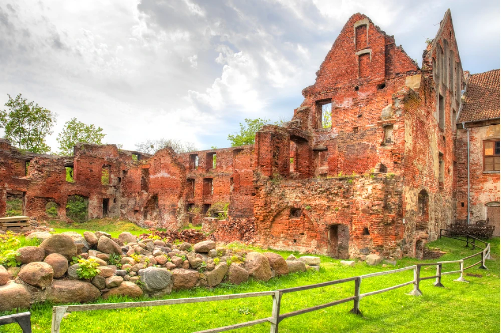 Руины замка Инстербург, город Черняховск