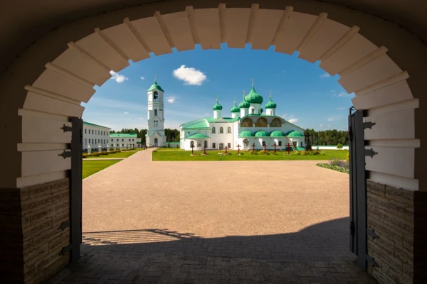 Экскурсия в Александро-Свирский монастырь и город Олонец фото
