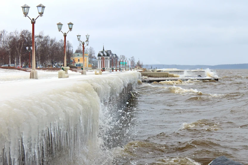 Набережная Онежского озера в Петрозаводске