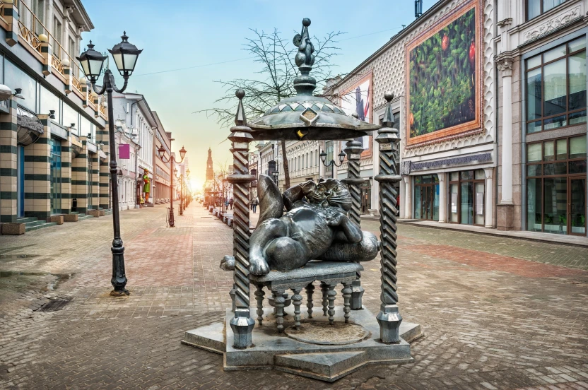 Памятник коту на пешеходной улице Баумана в Казани