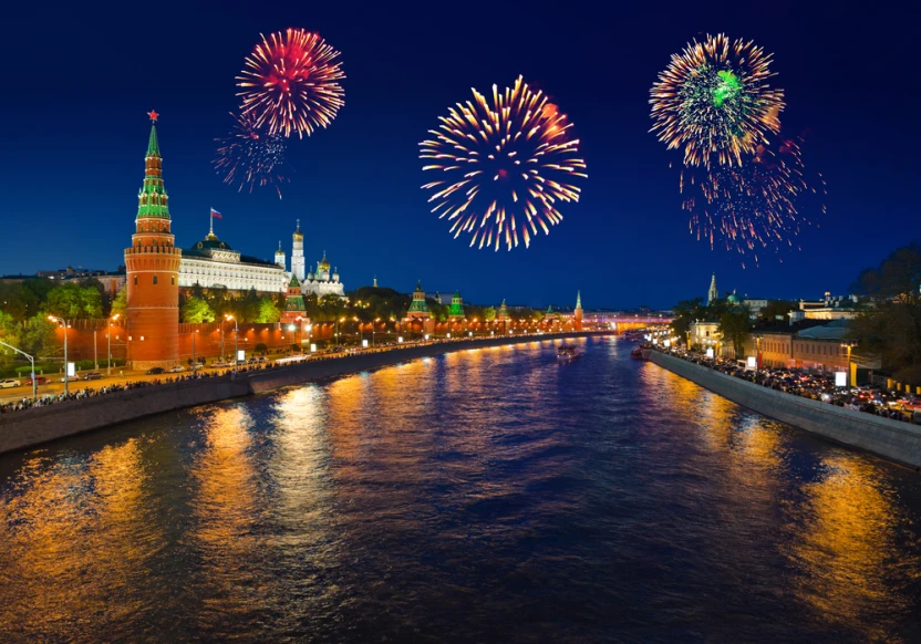 Фейерверк над Кремлём в Москве