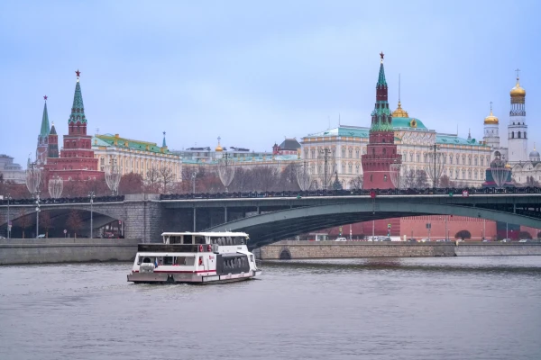 Прогулка на электросудне от причала «Китай-город» фото