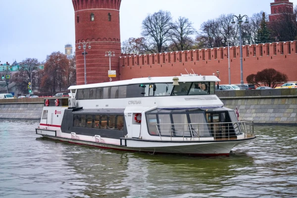 Прогулка на электросудне от причала «Китай-город» фото