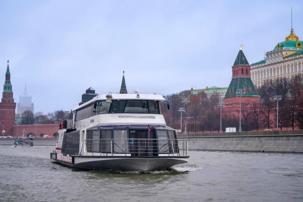 Прогулка на электросудне от причала «Китай-город» фото