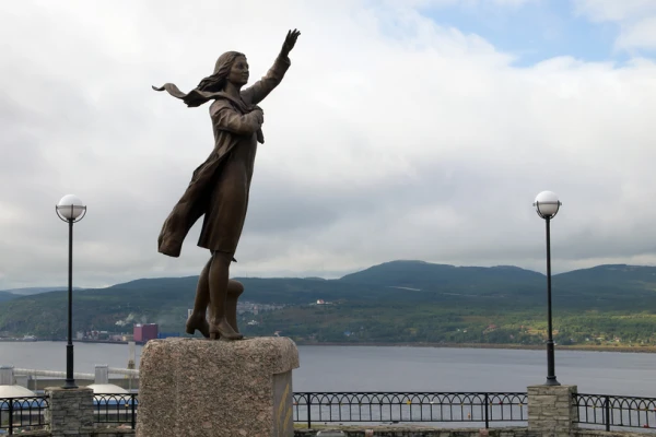 Памятник «Ждущая»