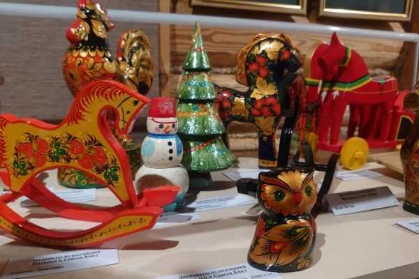 Творческая выставка «Корогод - круглый год. Кони и птицы» фото