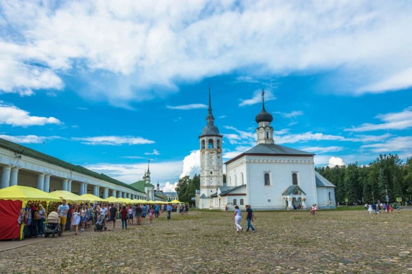 Ретро‑площадь на празднике огурца в Суздале