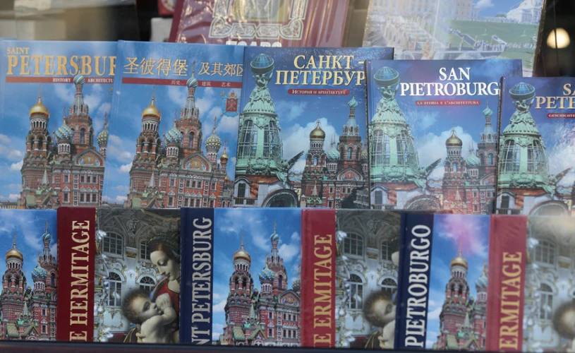 Что привезти из Санкт-Петербурга в подарок?