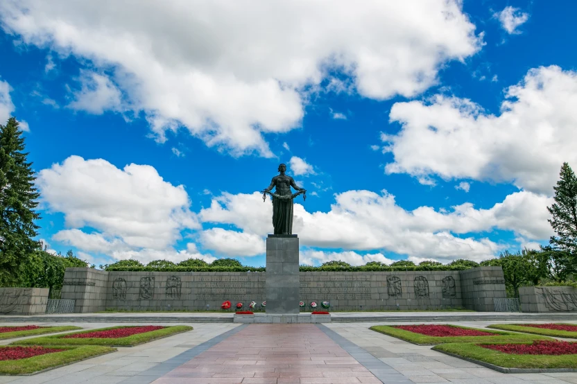 Петербург, Пискарёвское мемориальное кладбище, место массовых захоронений жертв блокады Ленинграда и солдат