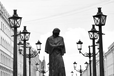 Памятник Н.В. Гоголю – фото достопримечательности вы увидите на экскурсии