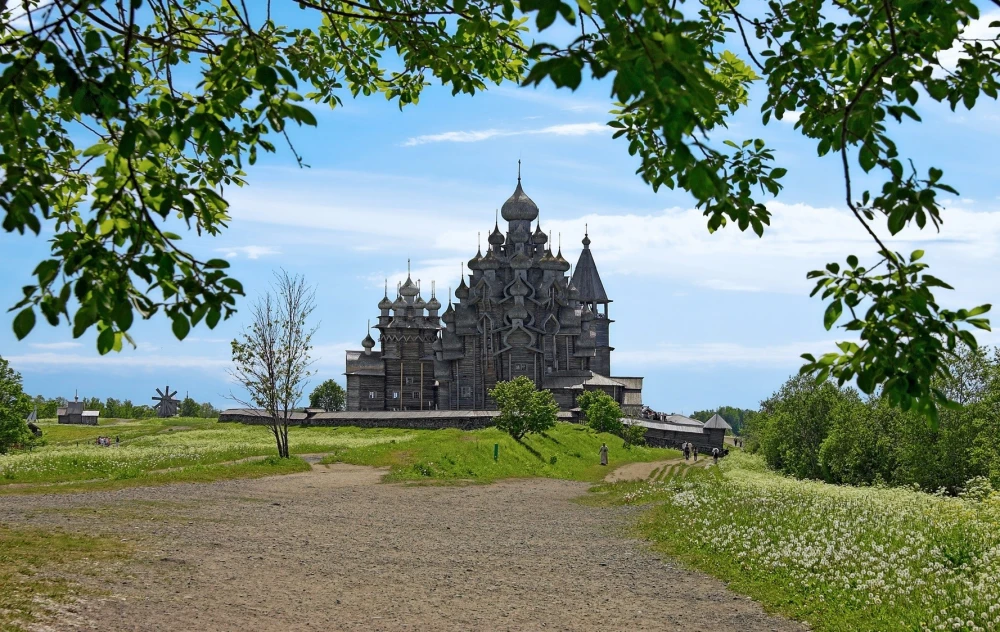 Преображенская церковь на острове Кижи на Онежском озере, Карелия
