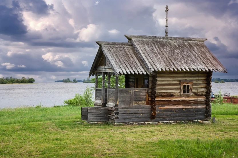 Деревянная церковь на острове Кижи