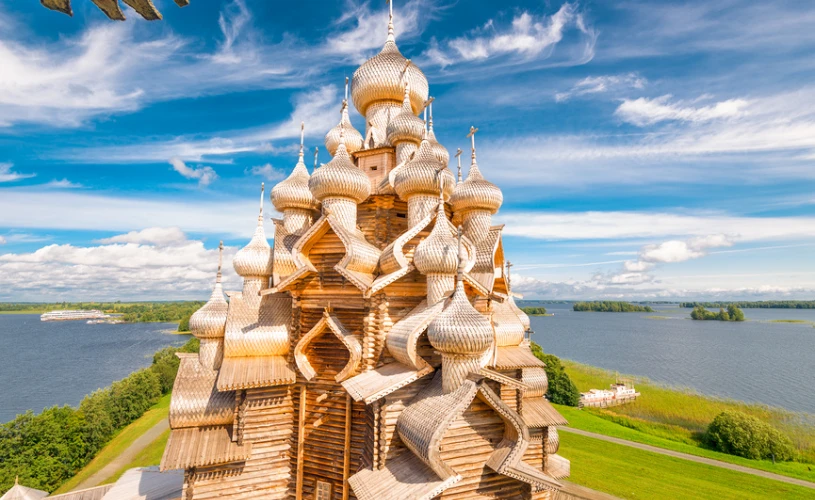 Церковь Преображения Господня на острове Кижи, архитектурный ансамбль Кижского погоста