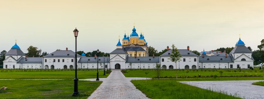 Коневский монастырь на острове Коневец на Ладожском озере
