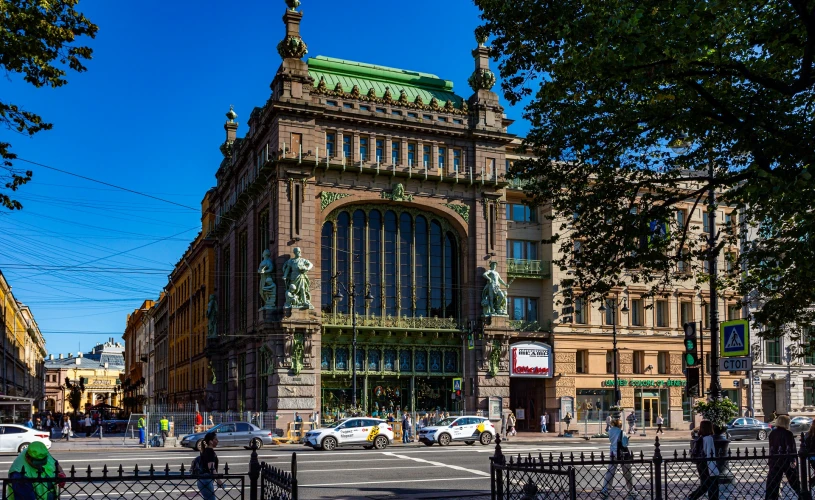 Что привезти из Санкт-Петербурга в подарок?