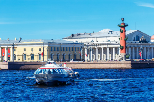 Ракета из Санкт-Петербурга в Петергоф – фото для каталога