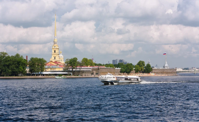 Петропавловская крепость в Санкт-Петербурге