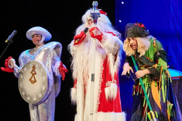 «Необыкновенный подарок Деда Мороза» - детская елка фото