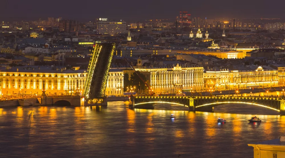 Просмотр разводки мостов с крыши Петербурга - фото №1