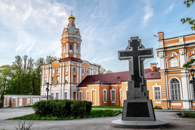 Санкт-Петербург, вид на Троицкий собор Александро-Невской лавры
