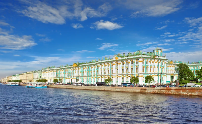 Какие дворцы и особняки в Санкт-Петербурге лучше всего посетить в первую очередь