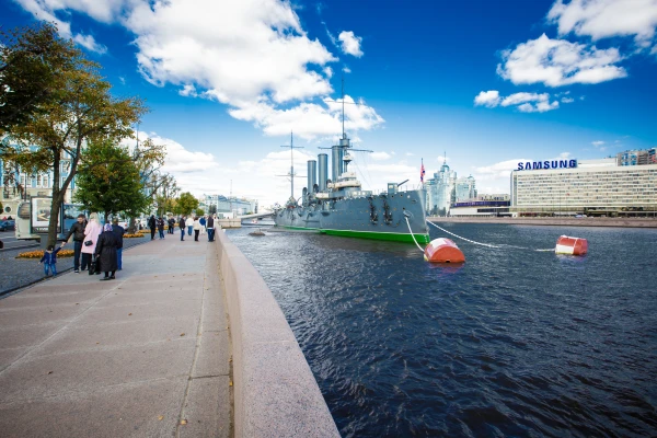 Крейсер «Аврора» на Неве в Санкт-Петербурге