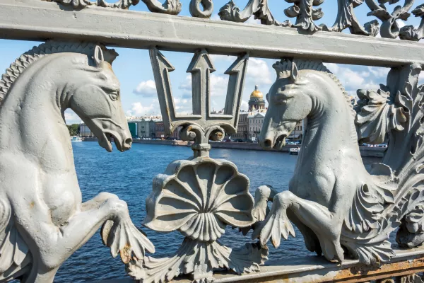 Кони мчатся над Невой - автобусная экскурсия по Санкт-Петербургу  – фото для каталога