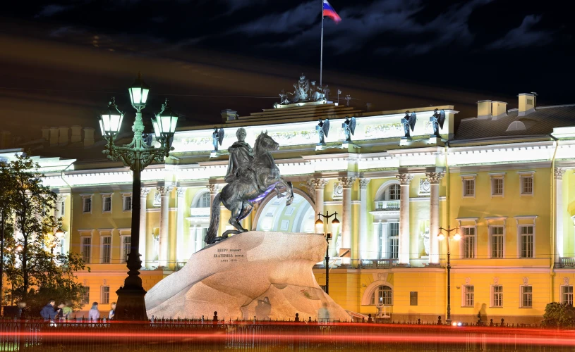 Куда можно сходить вечером и ночью в Санкт-Петербурге