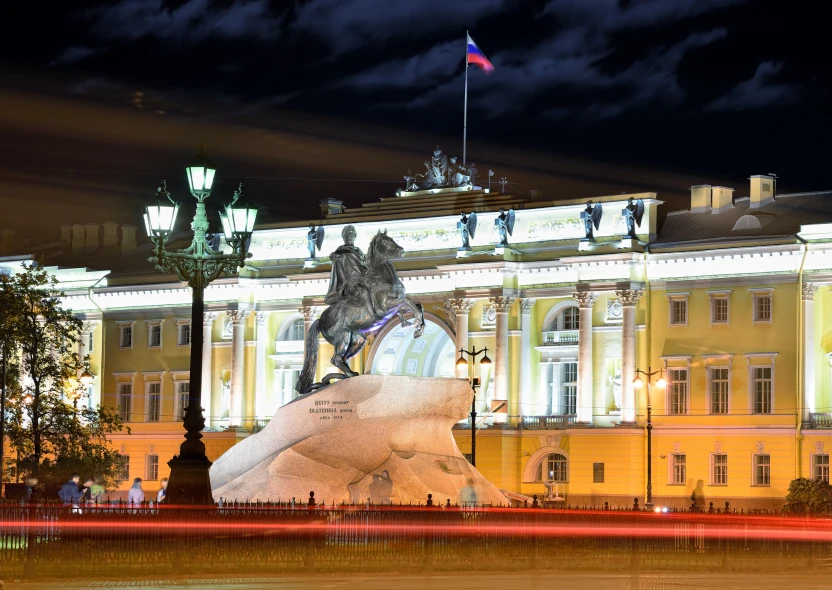 Освещённый памятник Петру Первому, Медный всадник в Санкт-Петербурге