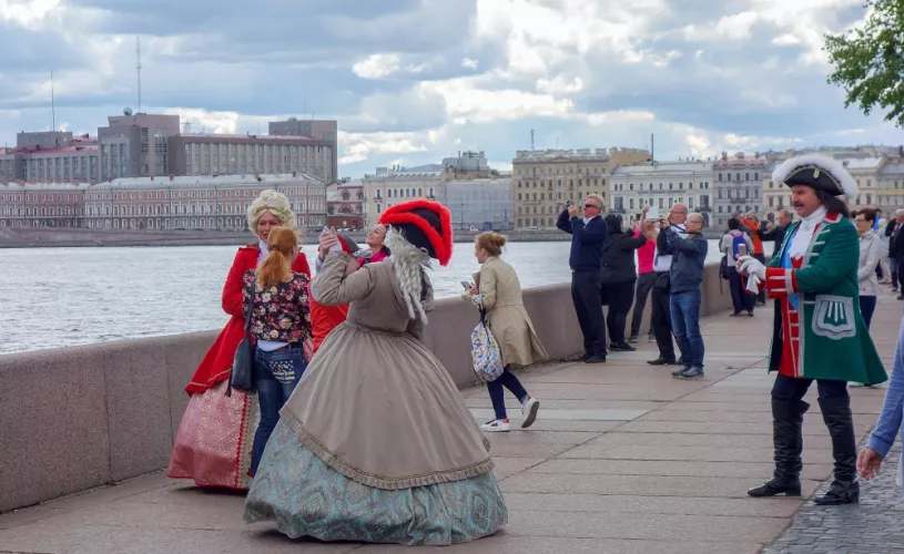 Почему нужно начать с обзорной экскурсии по Санкт-Петербургу?