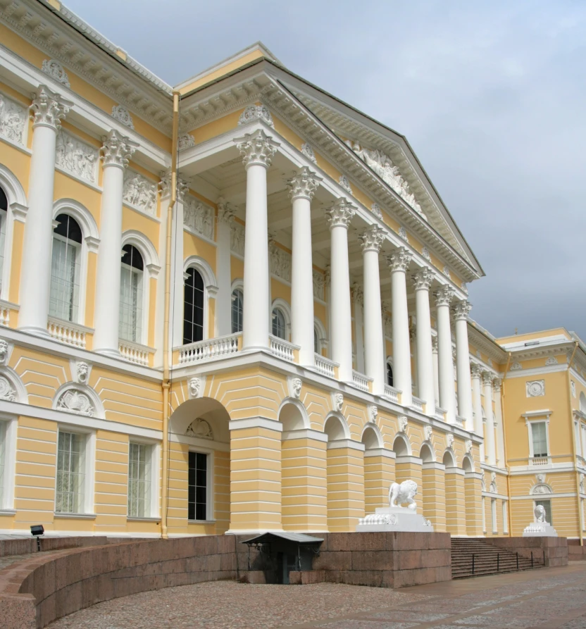 Государственный Русский музей крупнейшее хранилище русского изобразительного искусства в Санкт-Петербурге