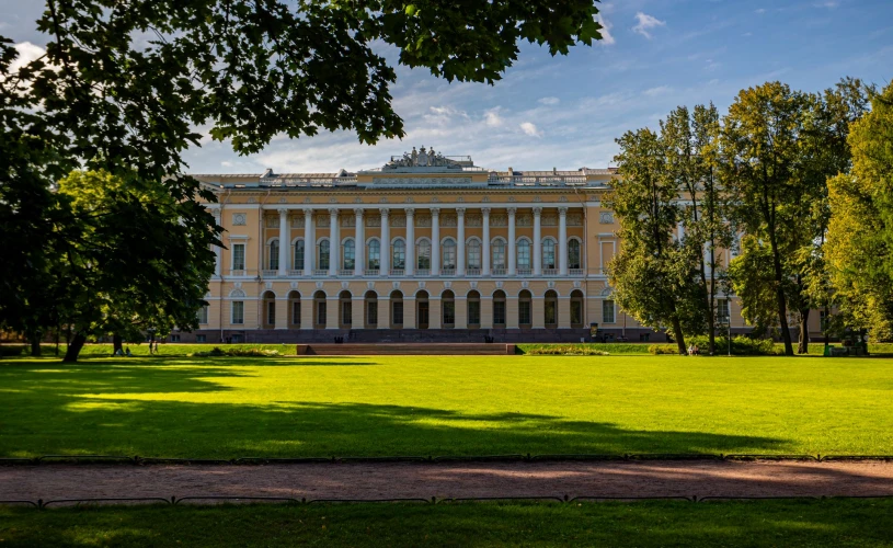 Куда сходить и где погулять в Санкт-Петербурге осенью