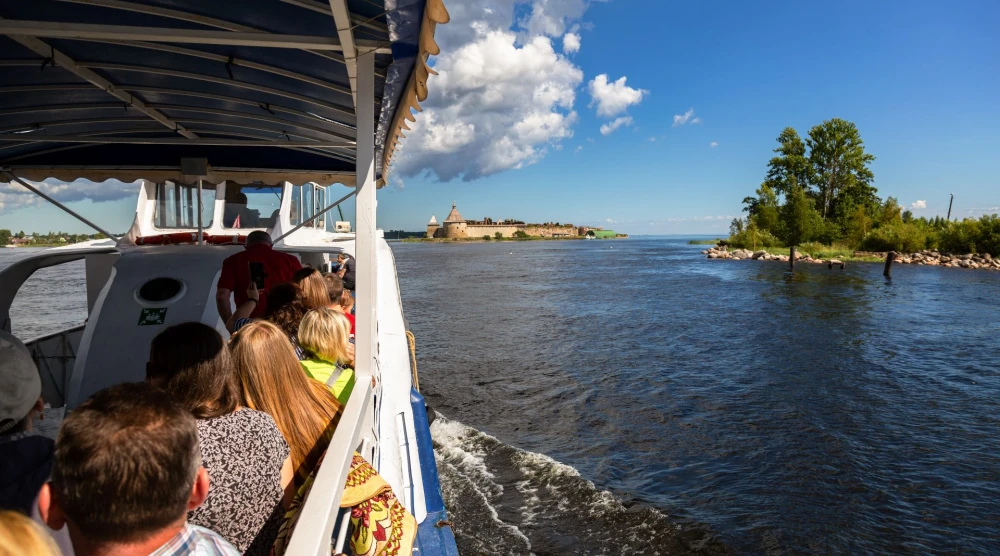 Крепость Орешек, переправа на теплоходе