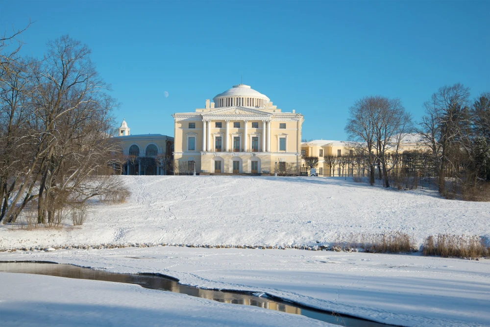 Зимний пейзаж с Павловским дворцом