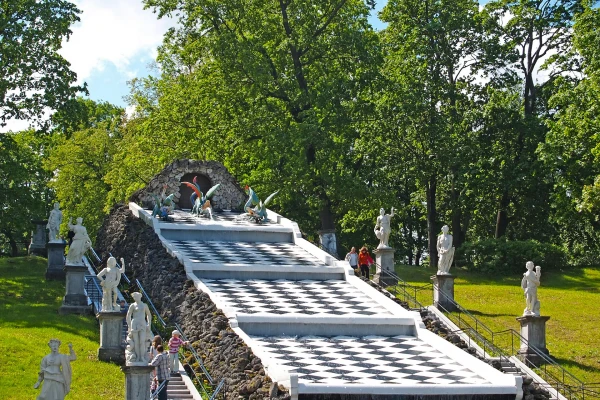 PETERHOF, RUSSIA - JUNE 11, 2008: The Chess Mountain cascade in Nizhny park