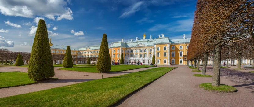 Петергофский дворец в Петергофе