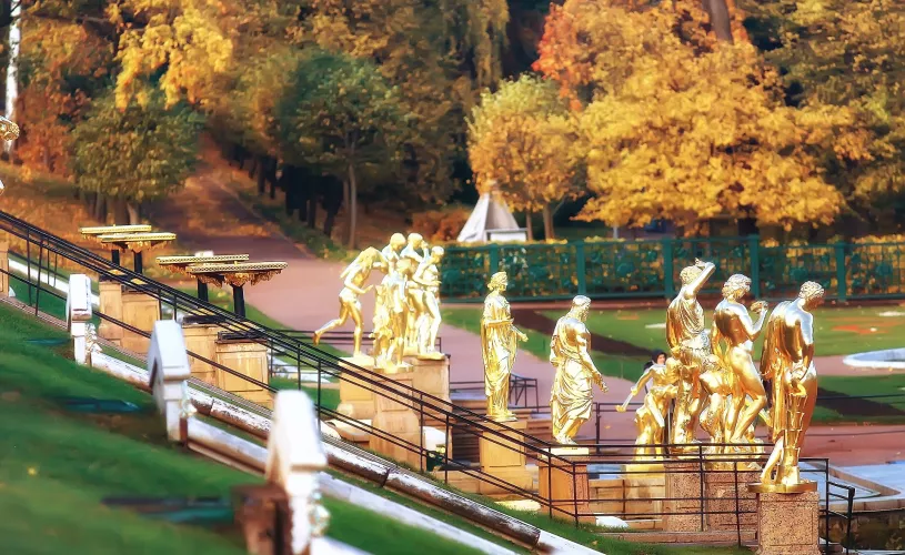 Осень в Санкт-Петербурге: топ-10 интересных мест для осеннего путешествия