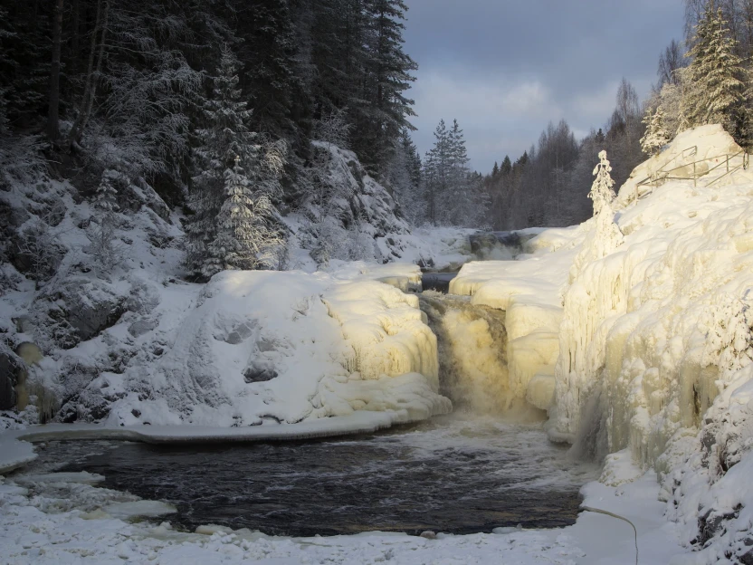 Водопад Кивач зимой, Карелия