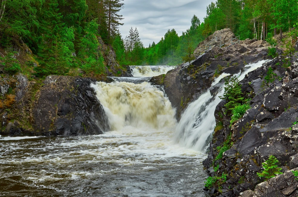 Водопад Кивач в Карелии