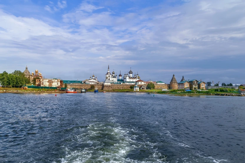 Соловецкий монастырь, расположенный на Соловецких островах в Белом море