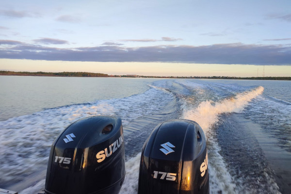 Морская экскурсия на Белужий мыс на катере фото