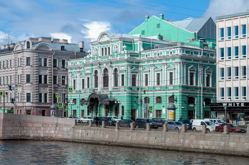 Санкт-Петербург, Большой драматический театр имени Г. А. Товстоногова на набережной реки Фонтанки