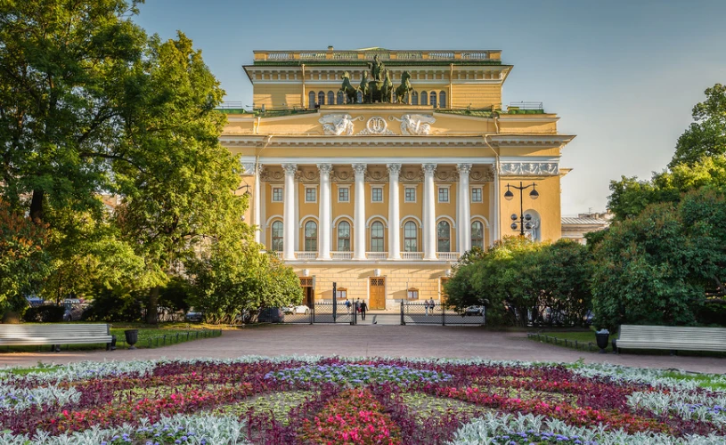 Куда сходить и где погулять в Санкт-Петербурге осенью