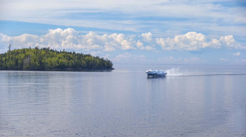 Ладожское озеро, остров Валаам, пассажирский теплоход на подводных крыльях
