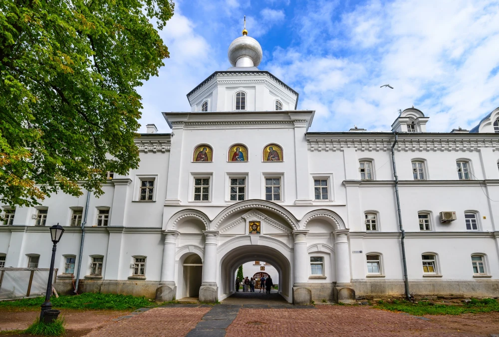 Ворота Святых Петра и Павла и надвратная церковь, Валаамский Спасо-Преображенский монастырь