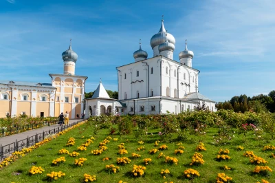 Варлаамо-Хутынский женский монастырь  – вы увидите на экскурсии Варлаамо-Хутынский женский монастырь  – фото достопримечательности вы увидите на экскурсии