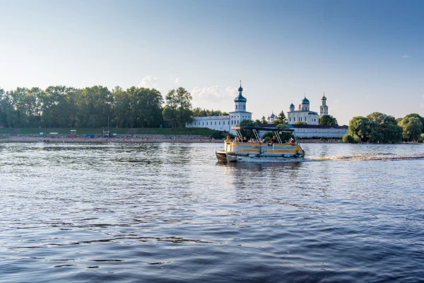 Водная экскурсия по реке Волхов на теплоходе фото